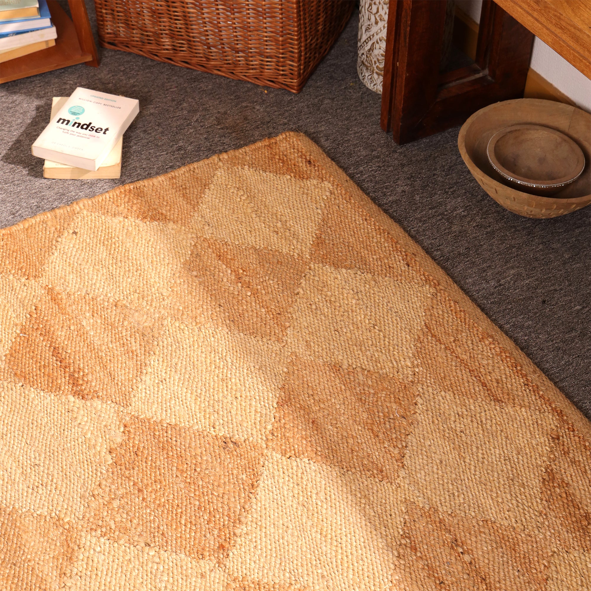 Handwoven Natural Jute Diamond Area Rug – Eco-Friendly Geometric Flatweave Rug for Living Room, Bedroom & Entryway