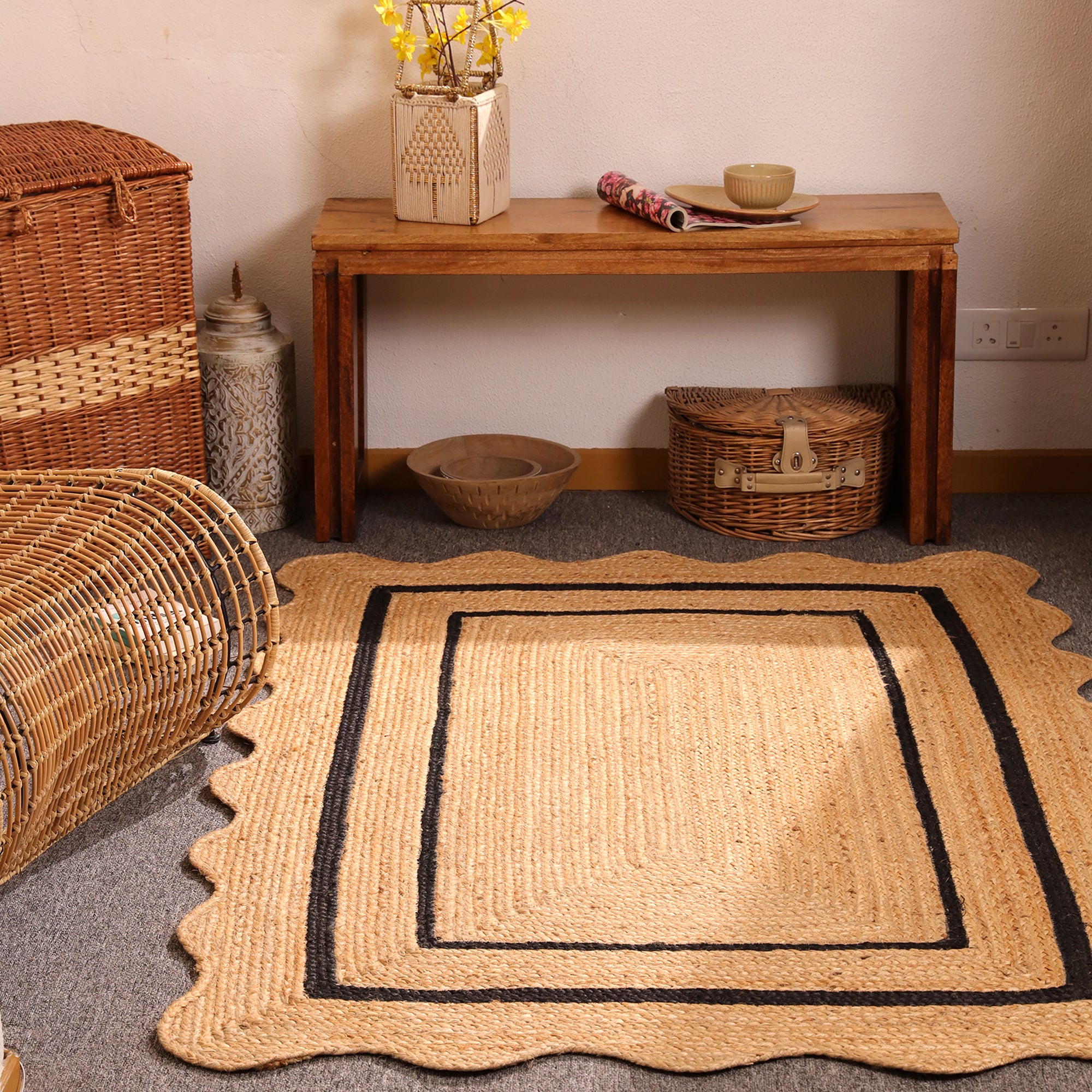 Handmade Natural Jute Area Rug with Black Border Scalloped Edge Braided Floor Carpet Eco-Friendly