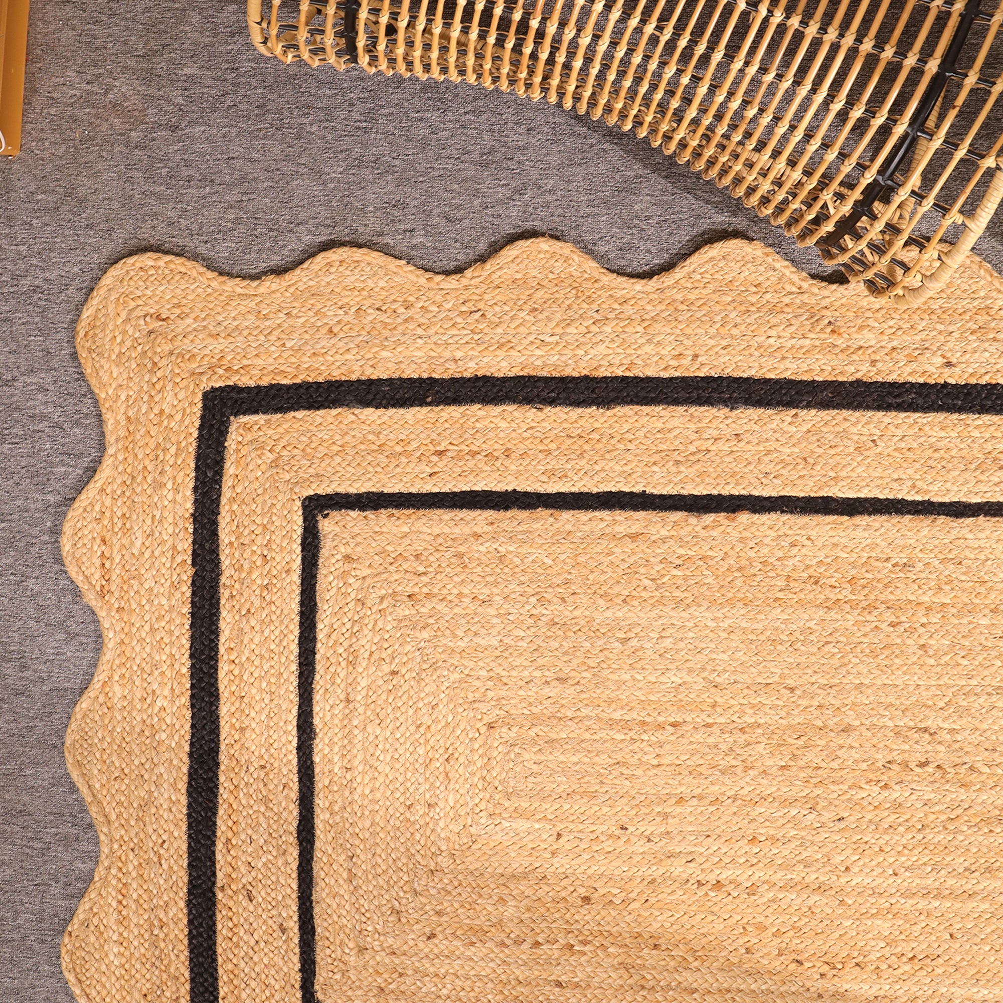 Handmade Natural Jute Area Rug with Black Border Scalloped Edge Braided Floor Carpet Eco-Friendly