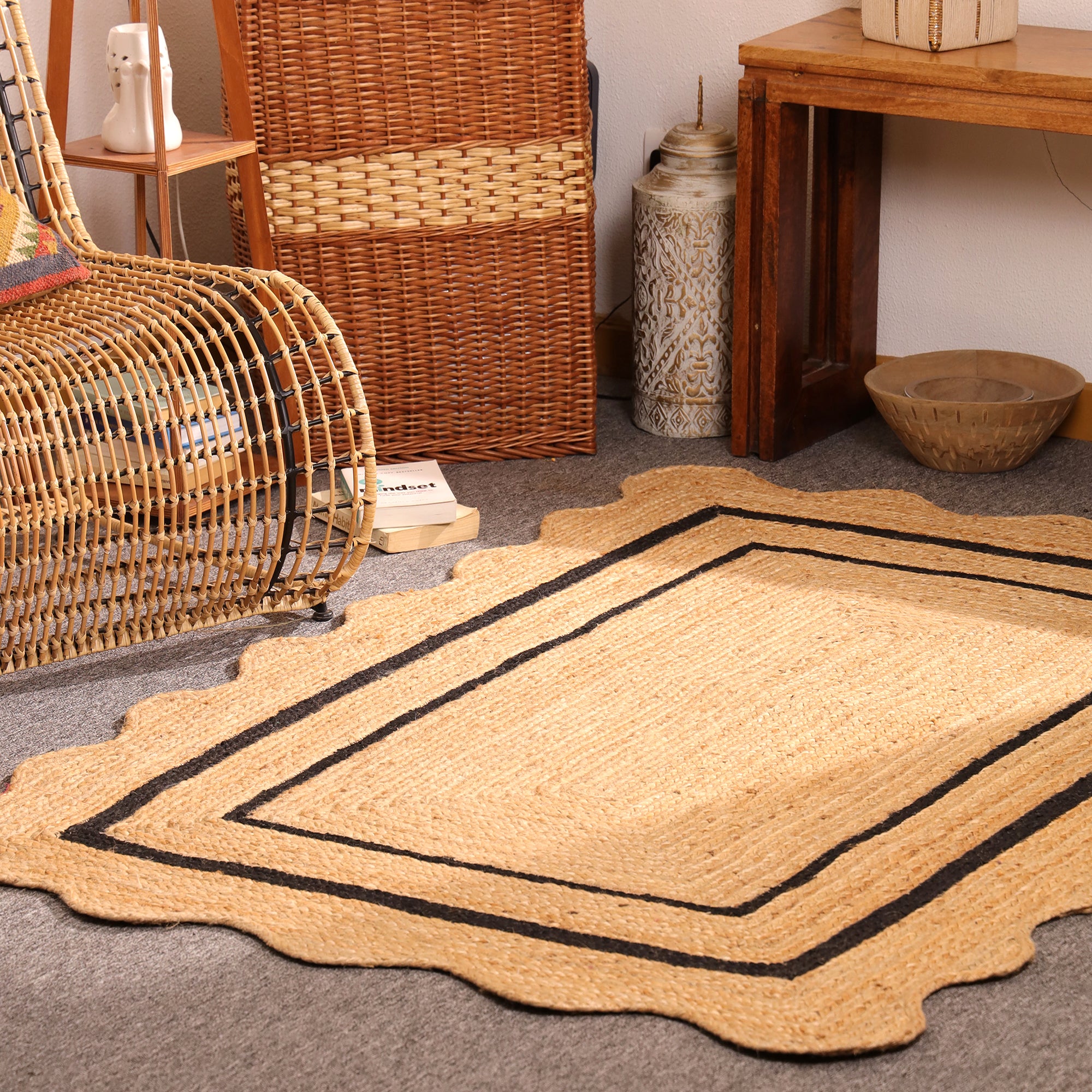 Handmade Natural Jute Area Rug with Black Border Scalloped Edge Braided Floor Carpet Eco-Friendly
