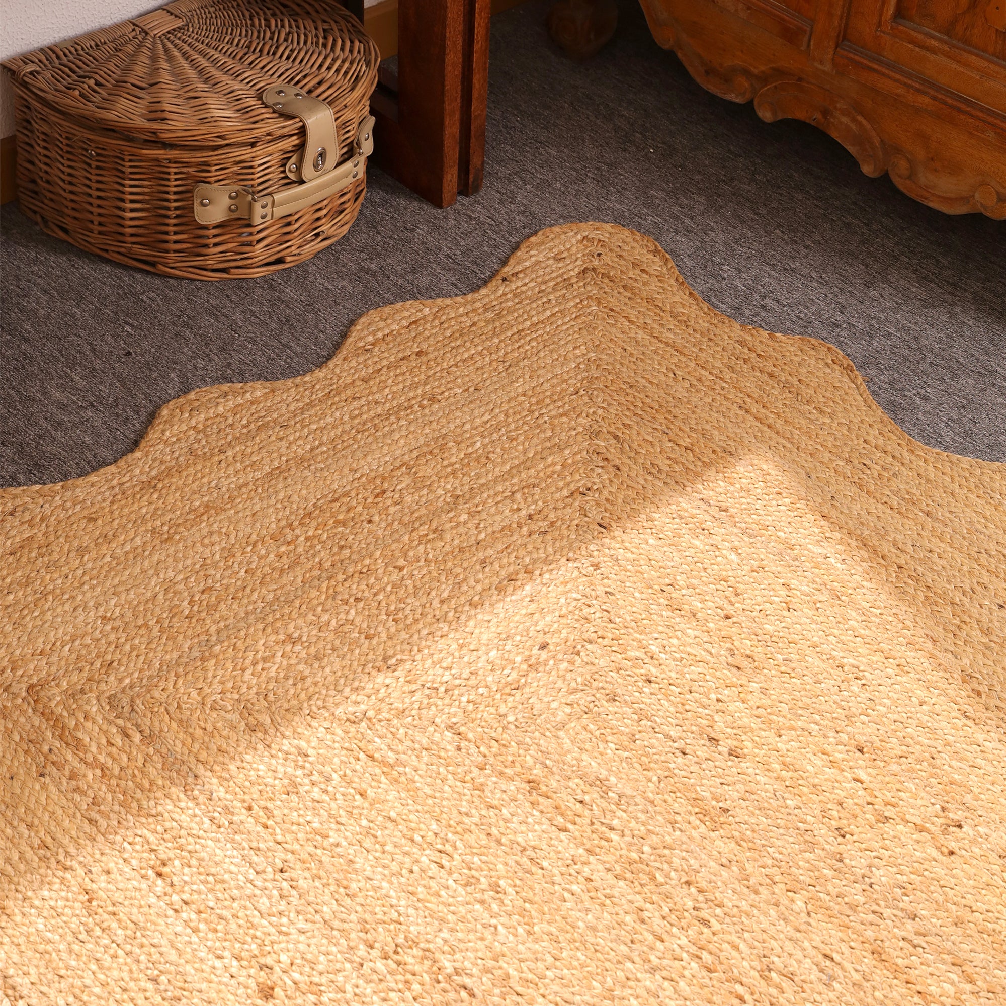 Handmade Natural Jute Scalloped Area Rug Braided Eco-Friendly Boho Farmhouse