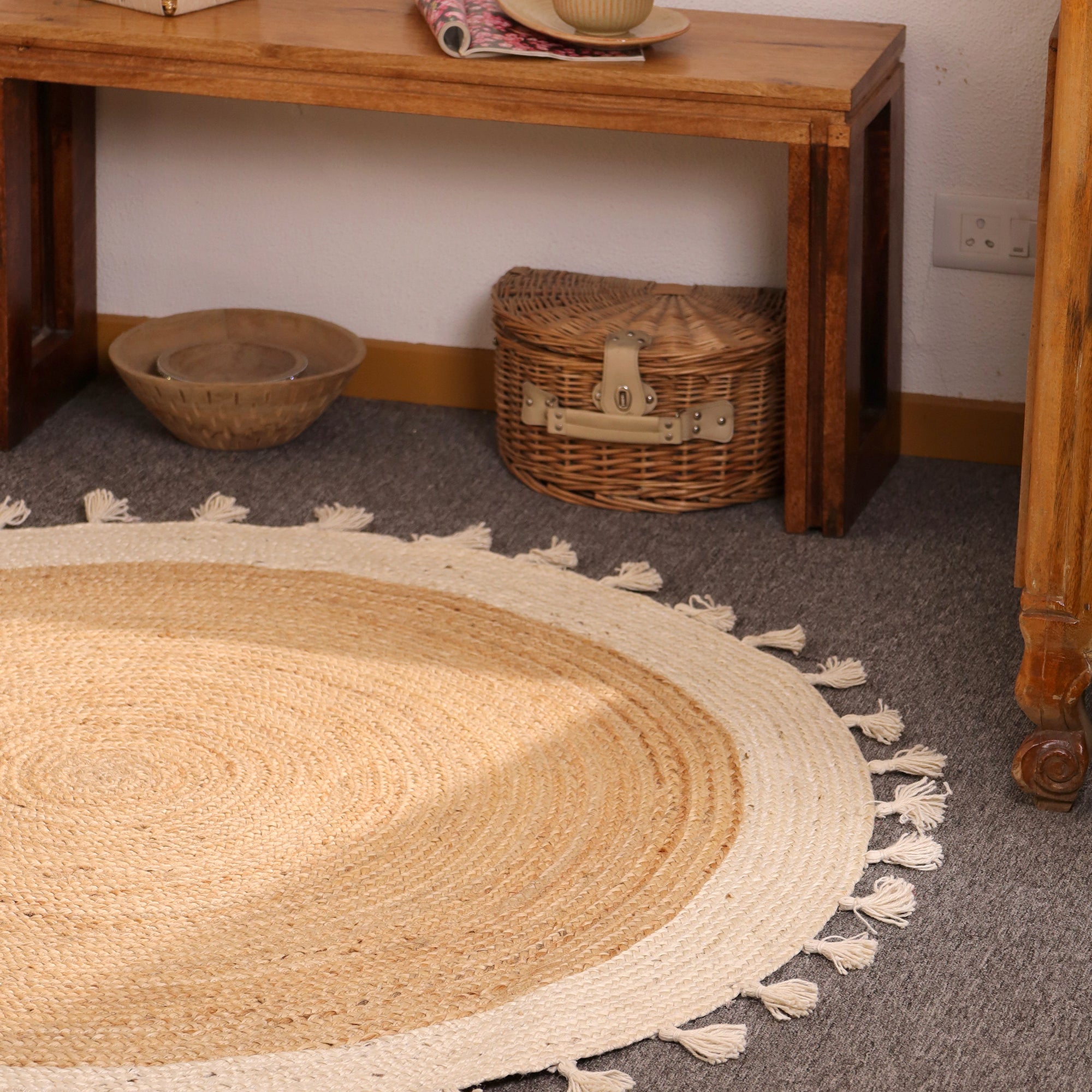 Handmade Round Jute Rug with White Border & Tassels - Natural Braided Boho Area Rug