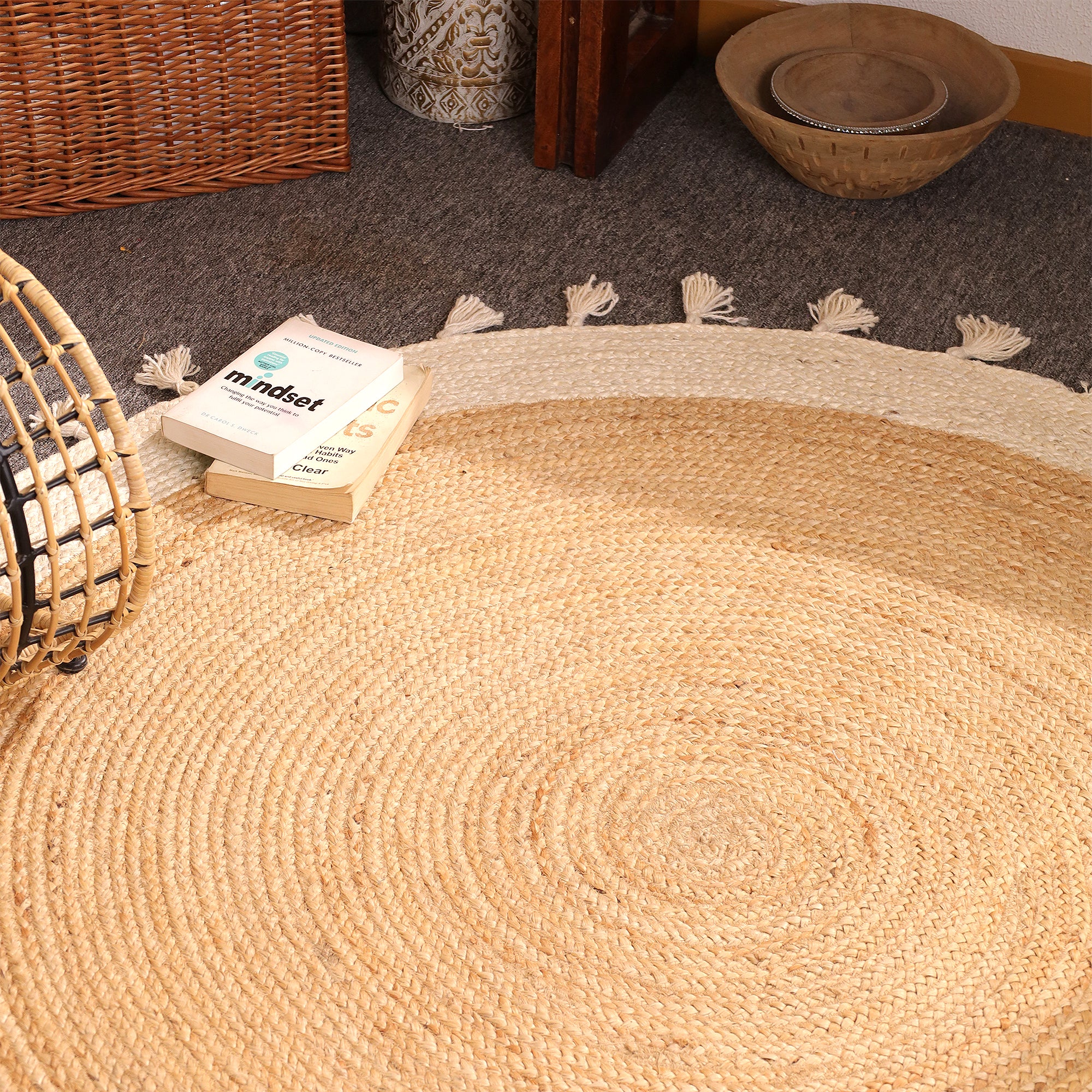 Handmade Round Jute Rug with White Border & Tassels - Natural Braided Boho Area Rug
