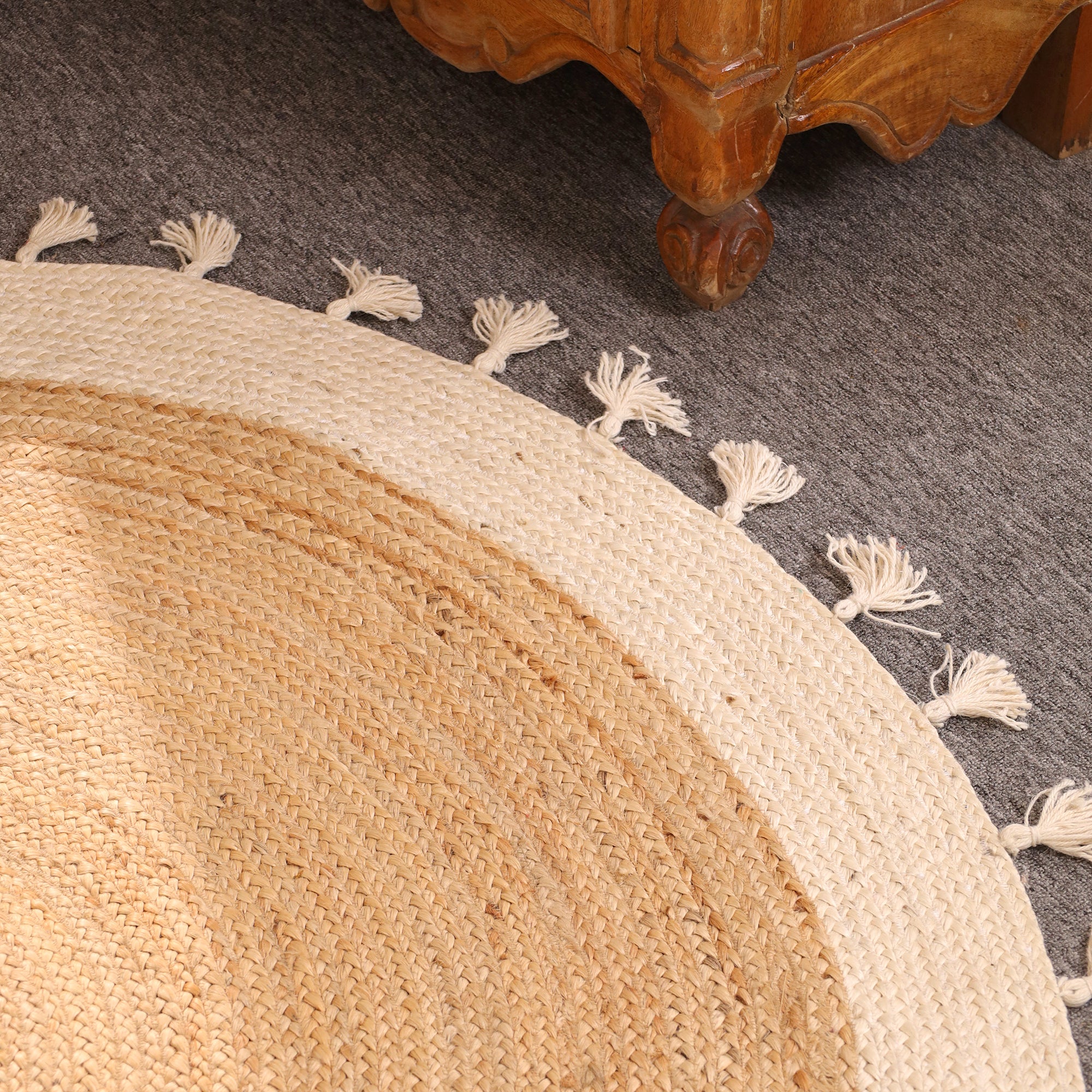 Handmade Round Jute Rug with White Border & Tassels - Natural Braided Boho Area Rug