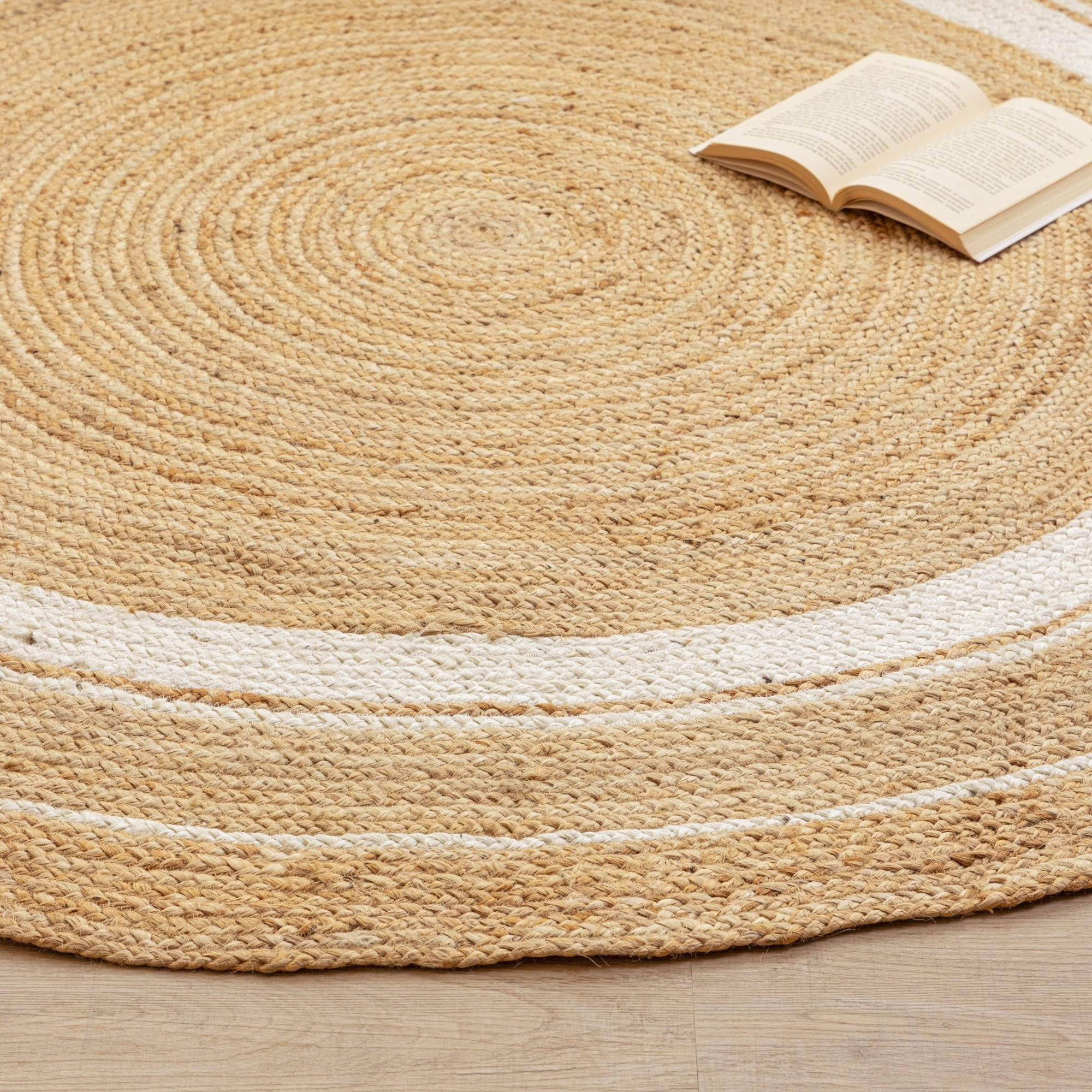 Handmade Round Jute Rug with White Scalloped Border Natural Braided Boho Area Rug For Living