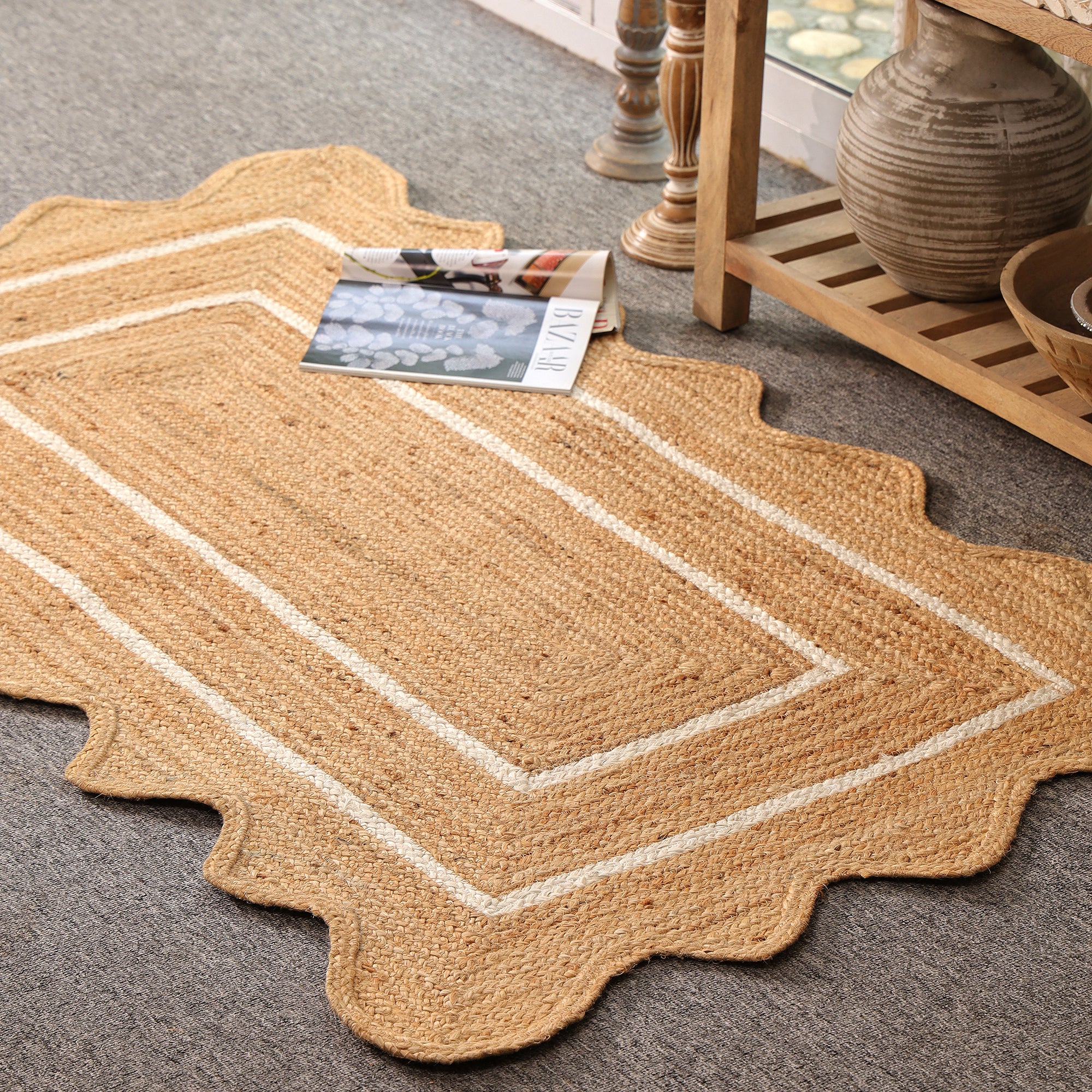 Natural Handwoven Sacalloped Jute Rug Eco-Friendly Braided Area Rug For Living