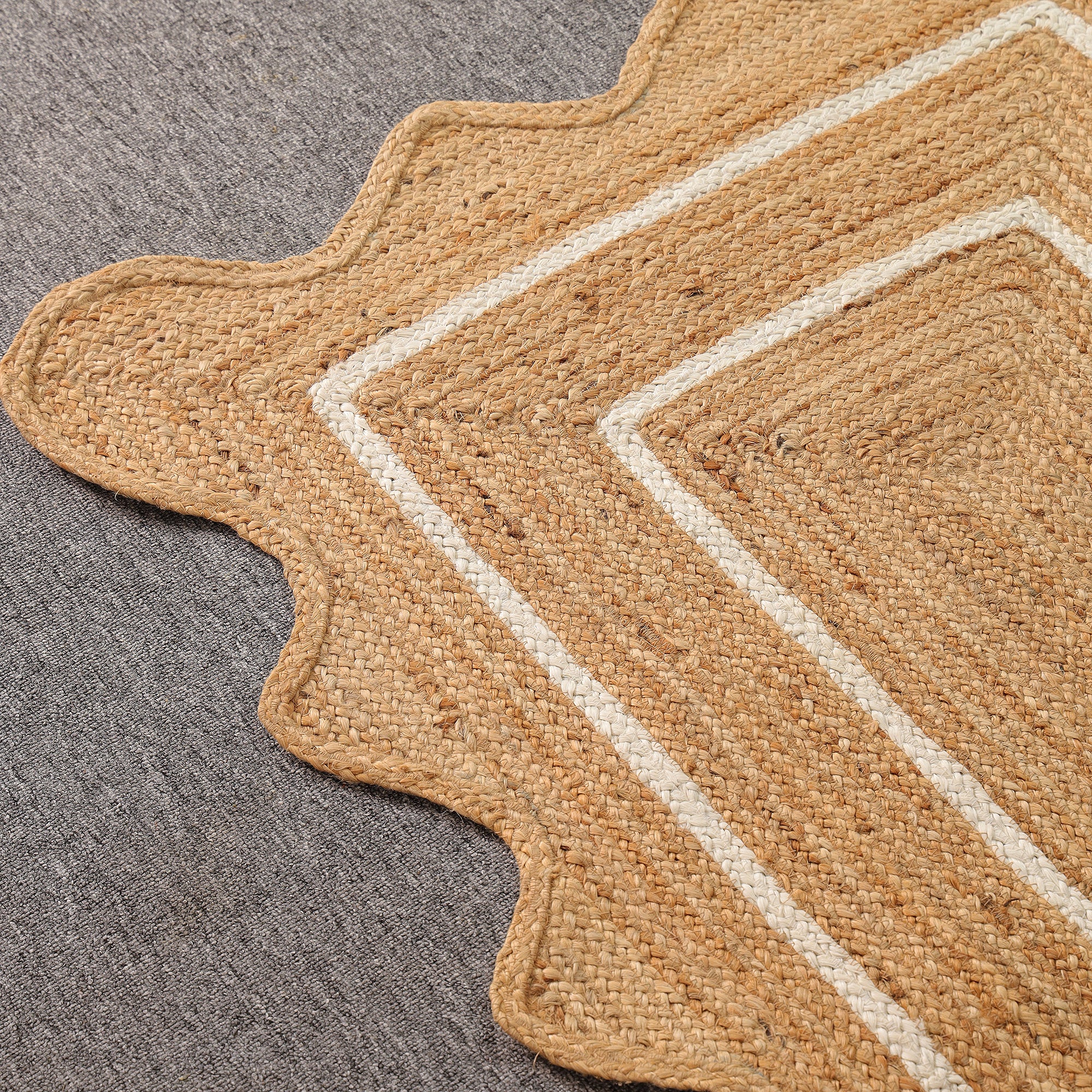 Natural Handwoven Sacalloped Jute Rug Eco-Friendly Braided Area Rug For Living