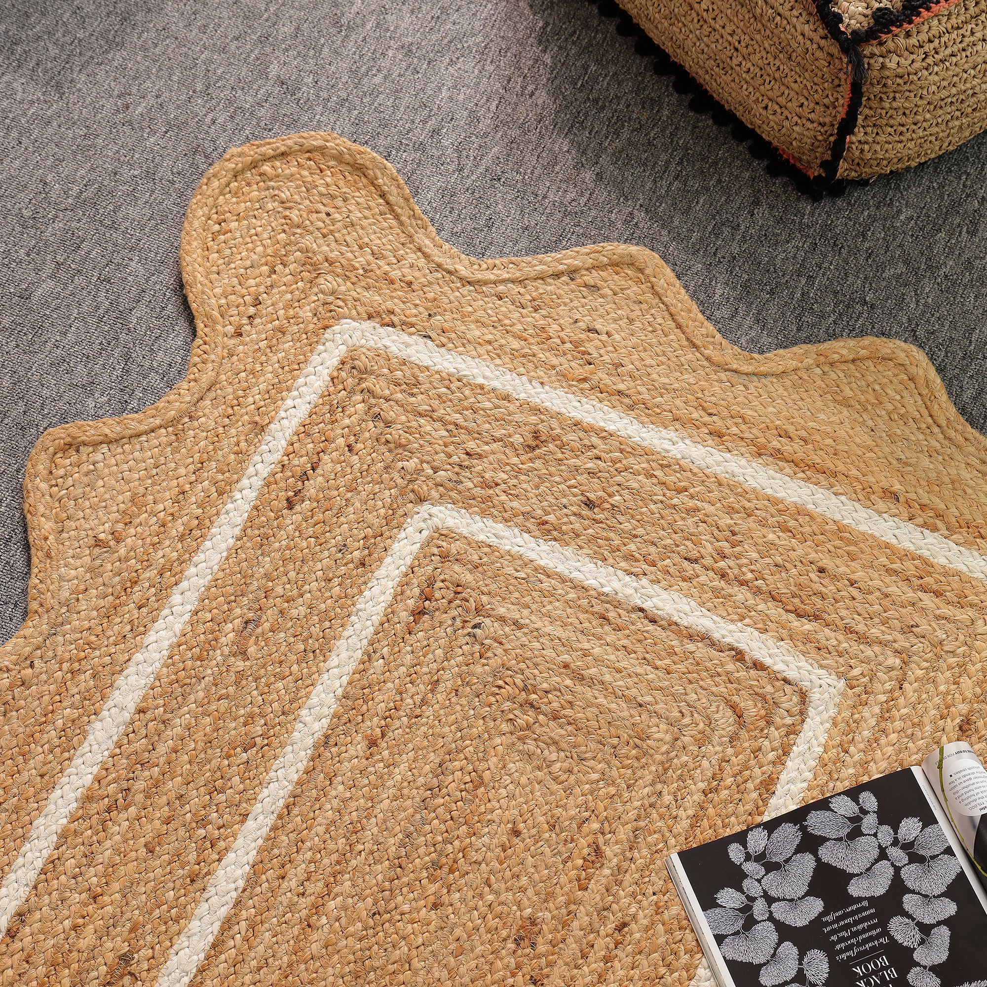 Natural Handwoven Sacalloped Jute Rug Eco-Friendly Braided Area Rug For Living