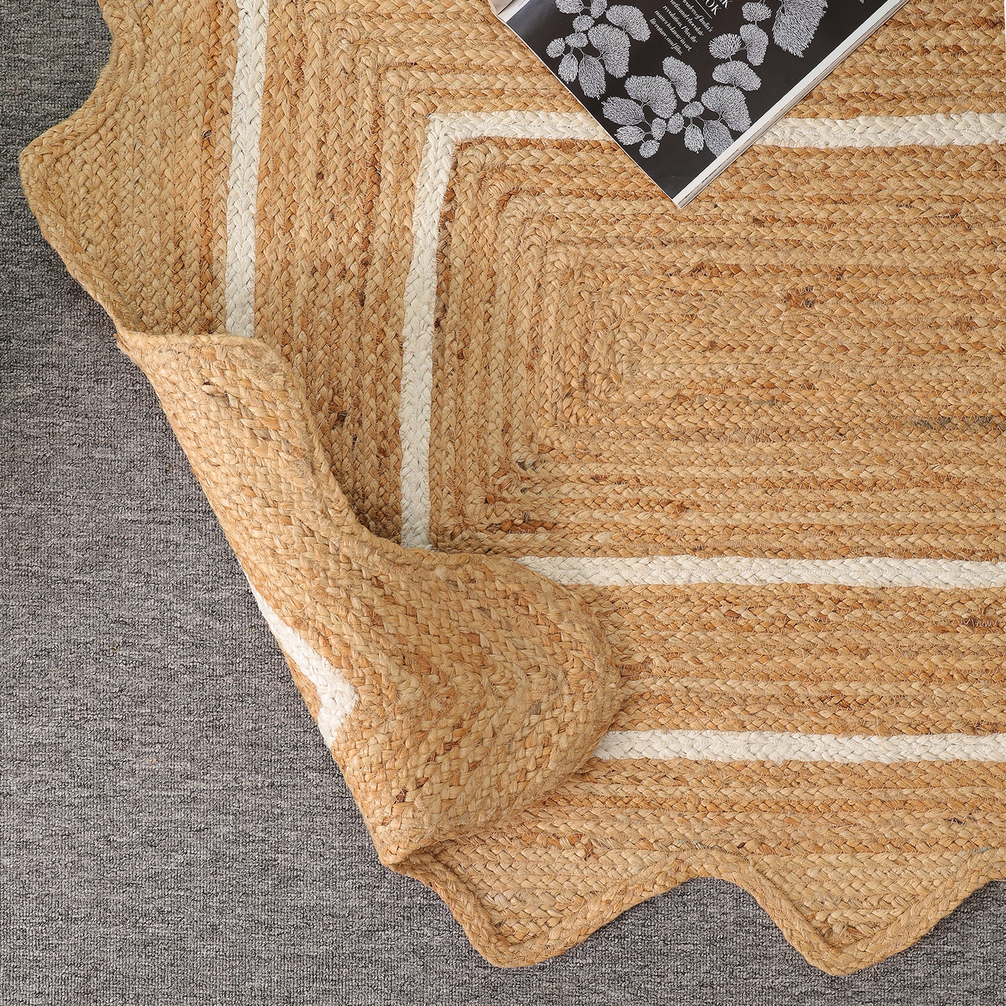 Natural Handwoven Sacalloped Jute Rug Eco-Friendly Braided Area Rug For Living