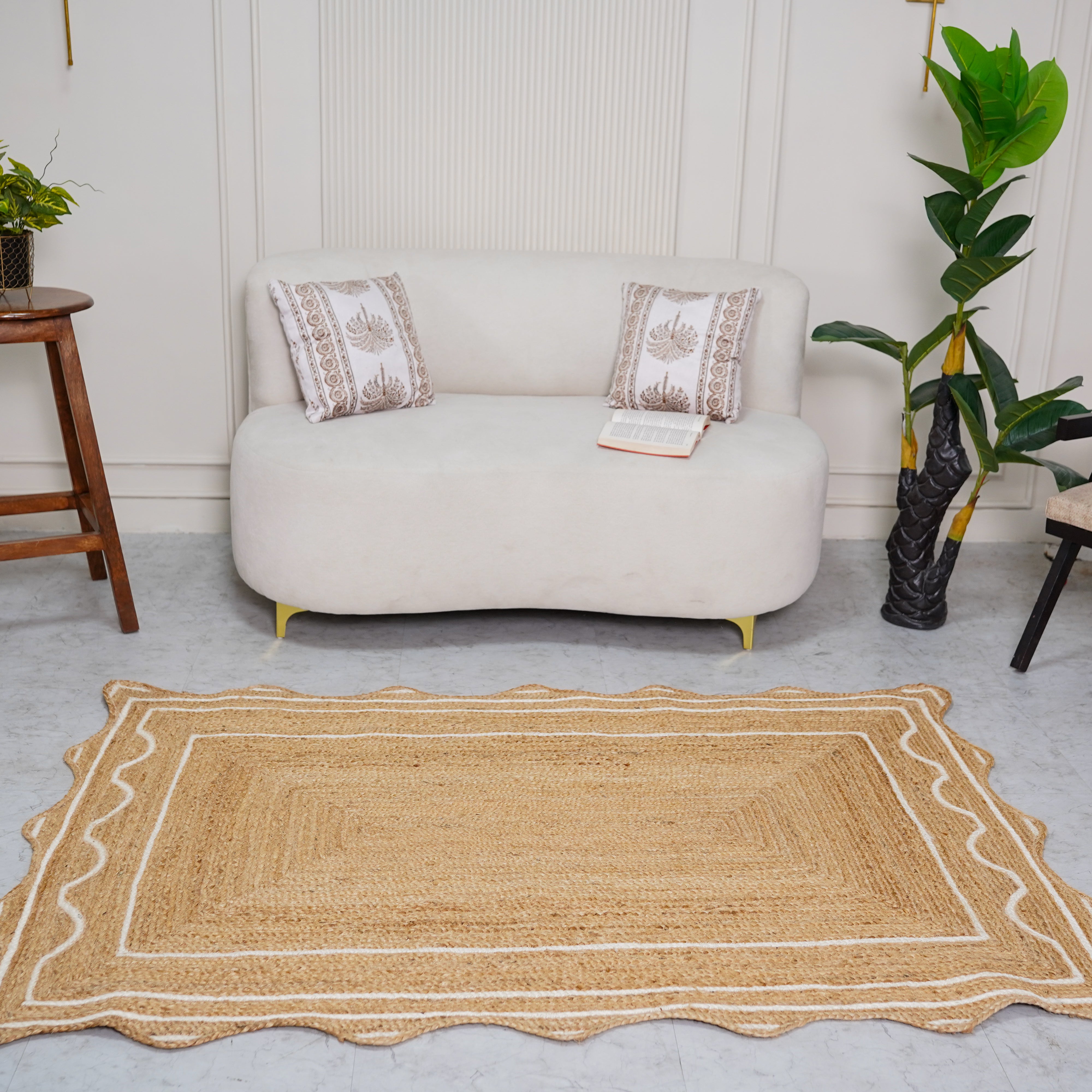 Handcrafted Scalloped Hemp Area Rug with Elegant Wavy Borders – Natural Beige & White Accents