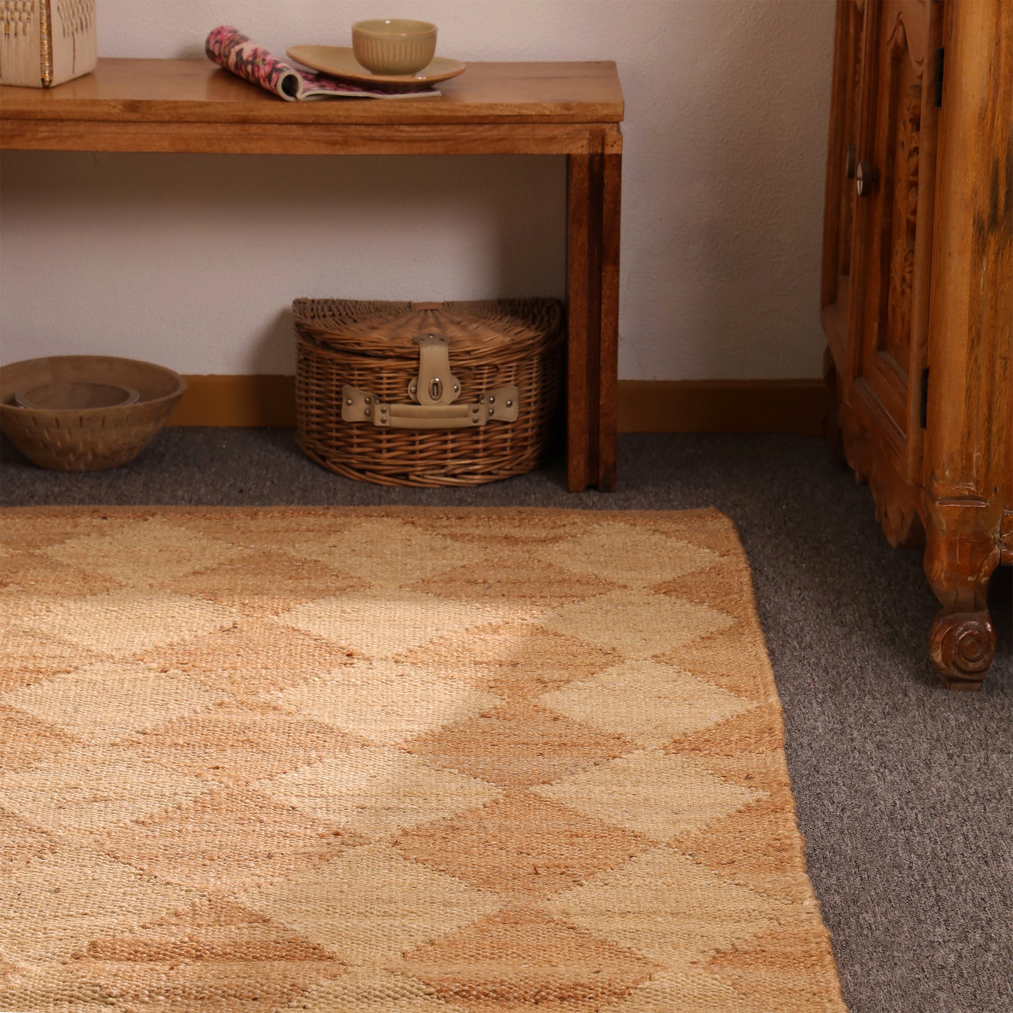 Handwoven Natural Jute Diamond Area Rug – Eco-Friendly Geometric Flatweave Rug for Living Room, Bedroom & Entryway