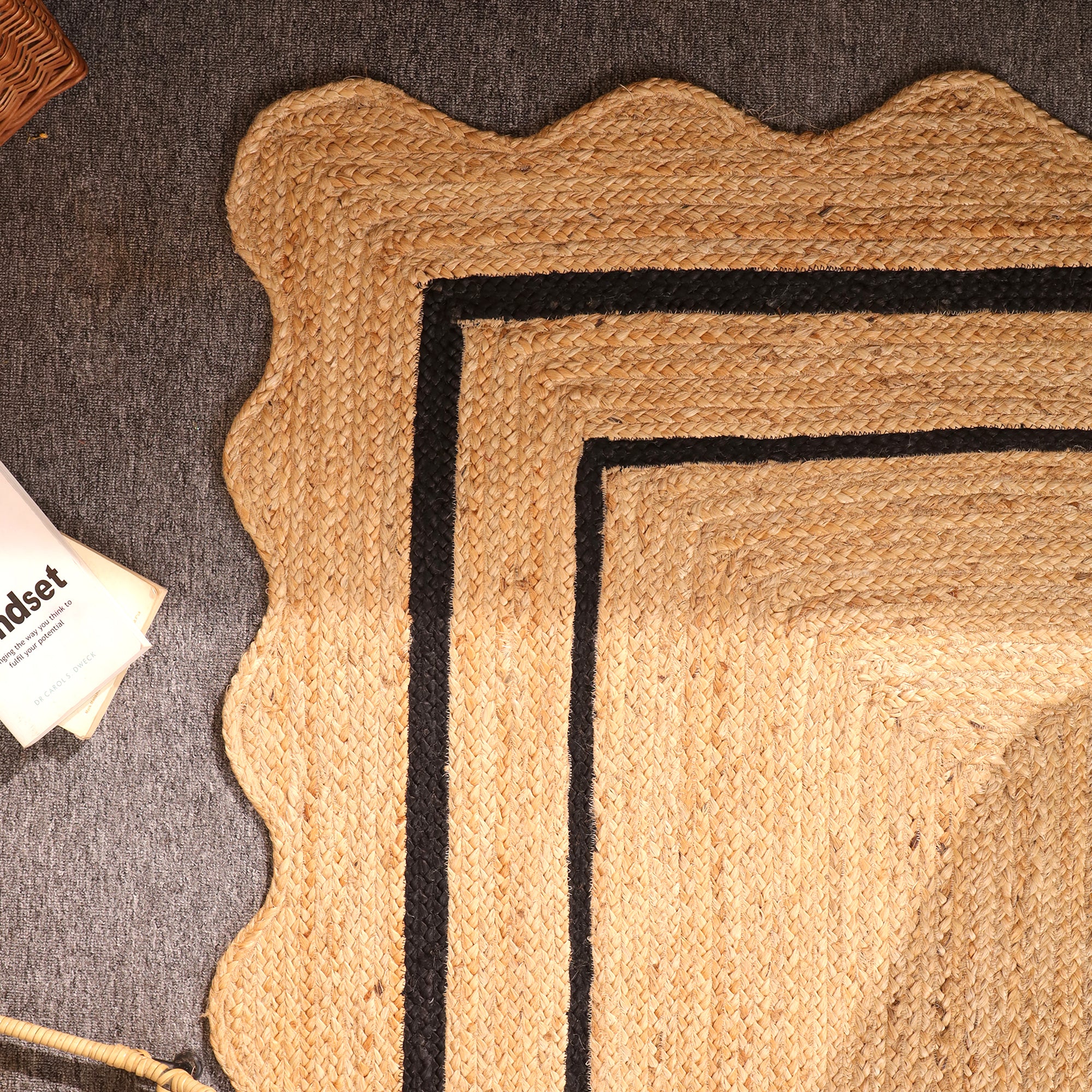 Handmade Natural Jute Area Rug with Black Border Scalloped Edge Braided Floor Carpet Eco-Friendly