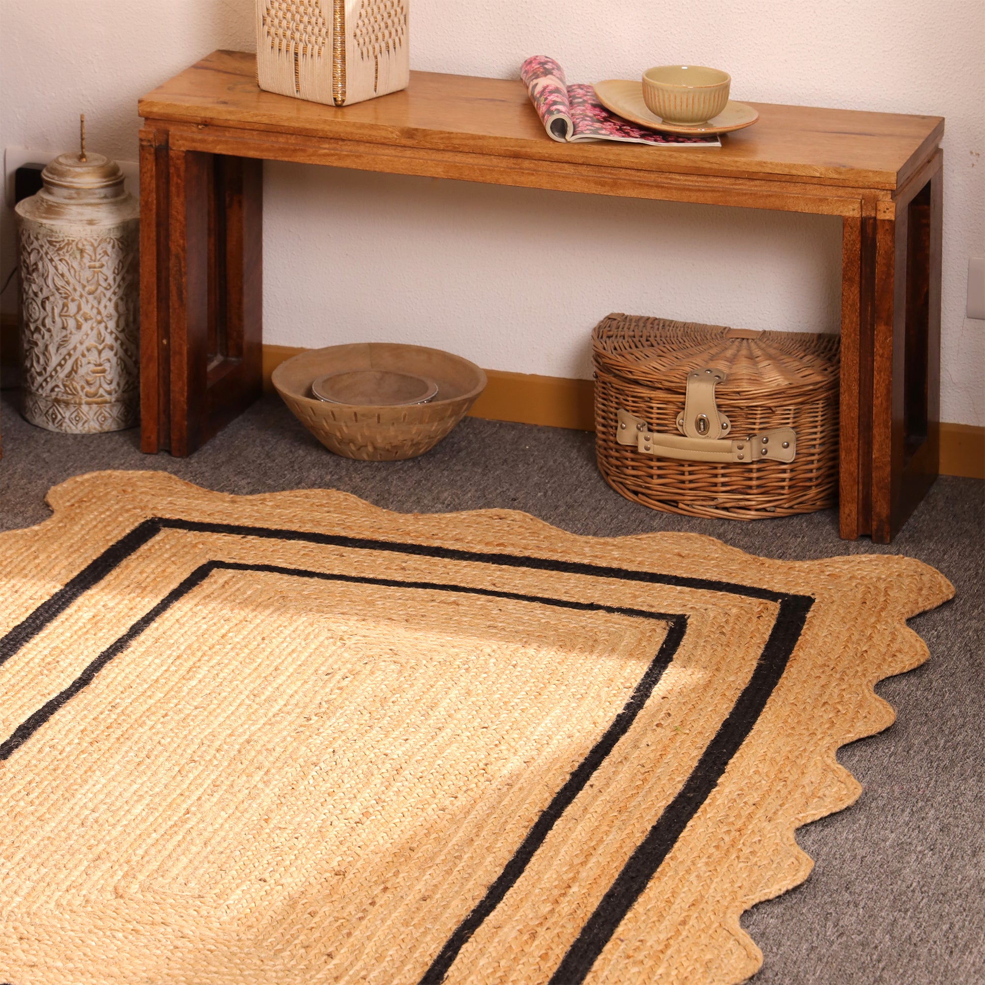 Handmade Natural Jute Area Rug with Black Border Scalloped Edge Braided Floor Carpet Eco-Friendly