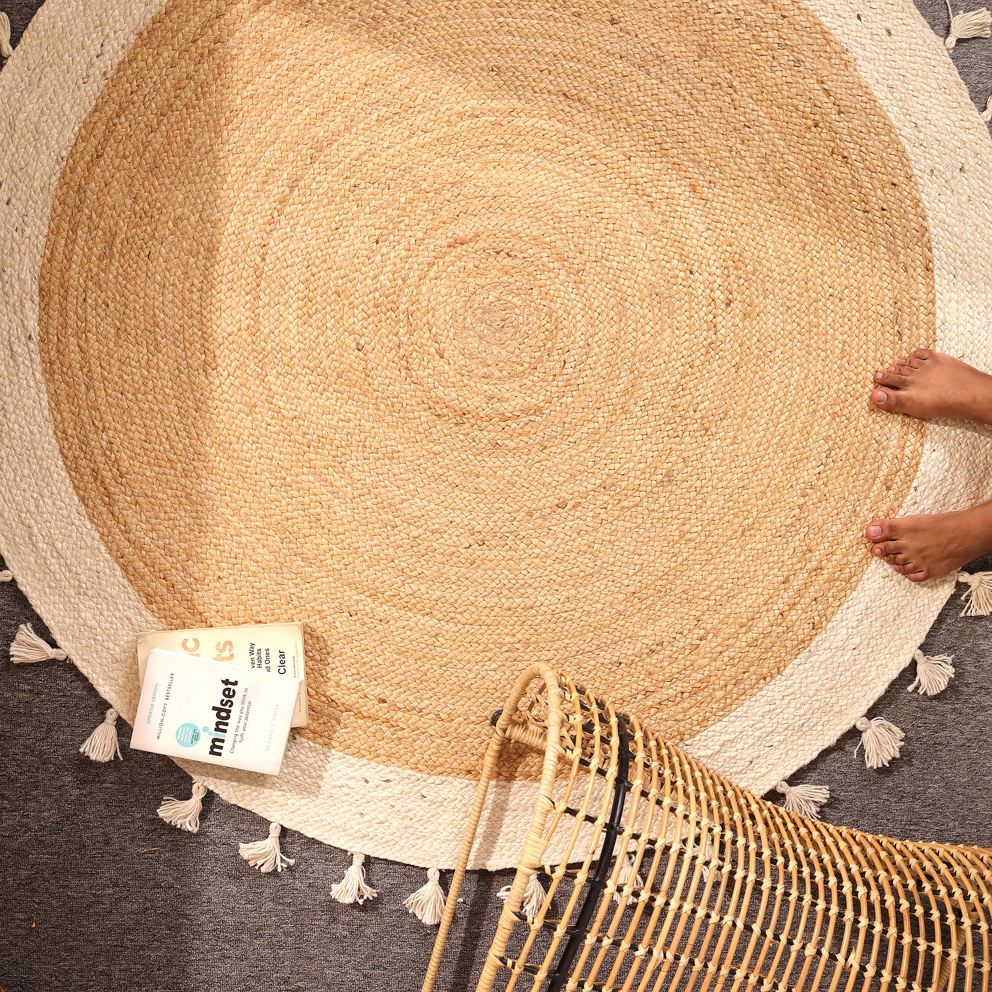 Handmade Round Jute Rug with White Border & Tassels - Natural Braided Boho Area Rug