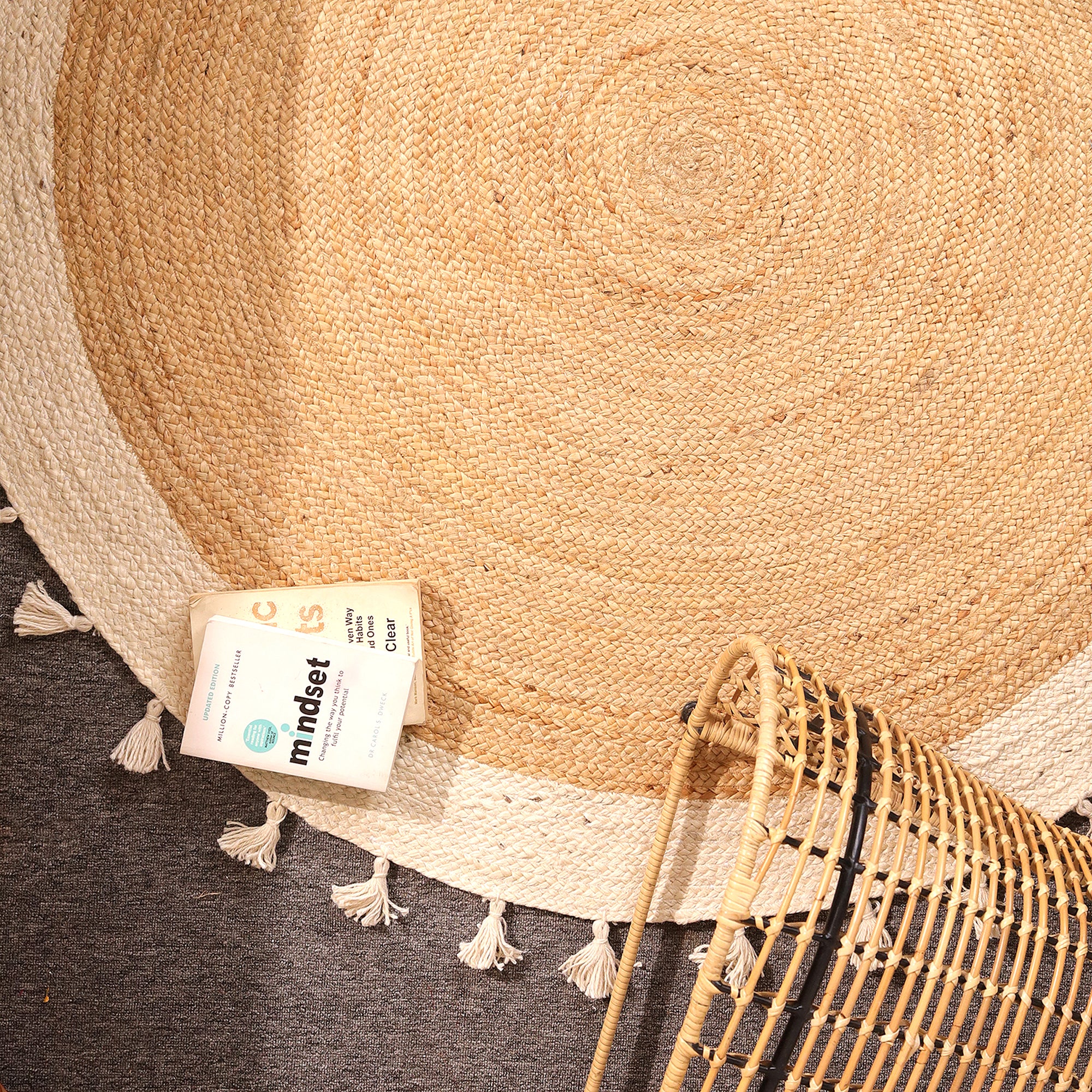 Handmade Round Jute Rug with White Border & Tassels - Natural Braided Boho Area Rug