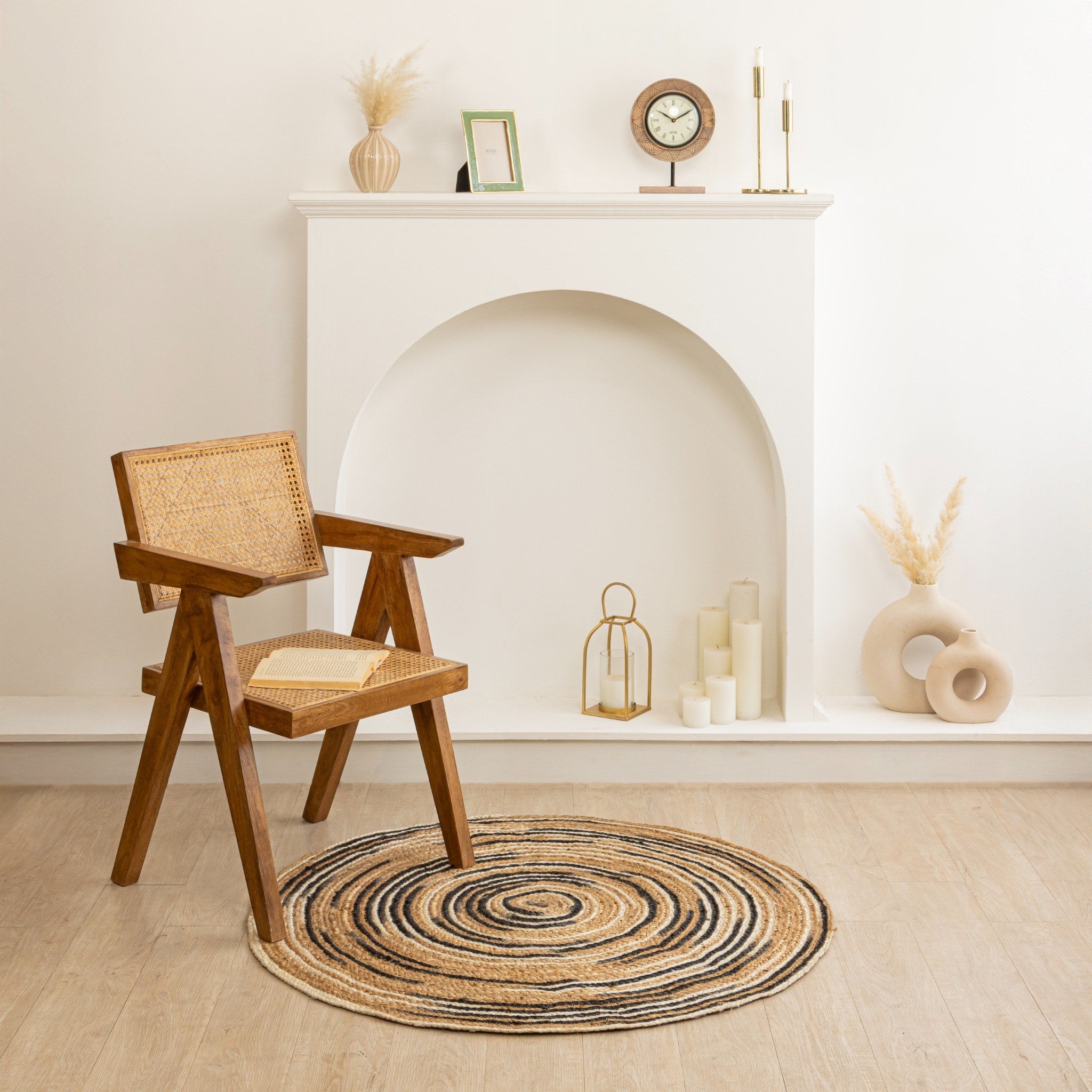 Handwoven Round Jute Rug - Natural & Black Braided Area Rug Eco-Friendly Boho Floor Carpet