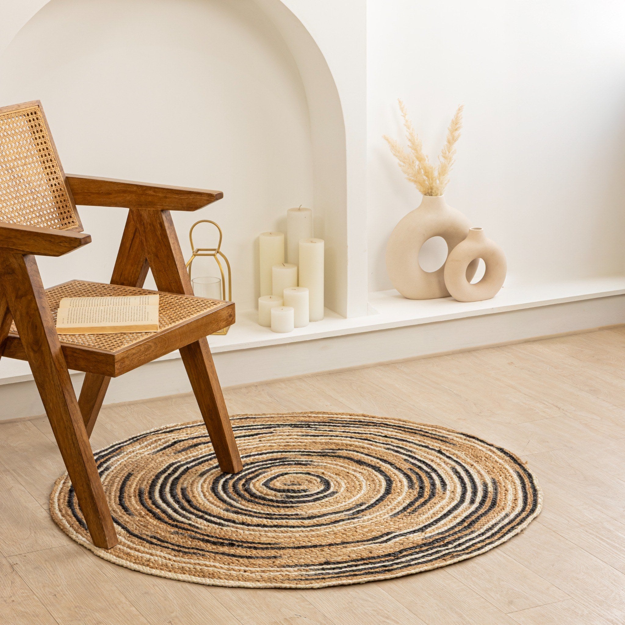 Handwoven Round Jute Rug - Natural & Black Braided Area Rug Eco-Friendly Boho Floor Carpet