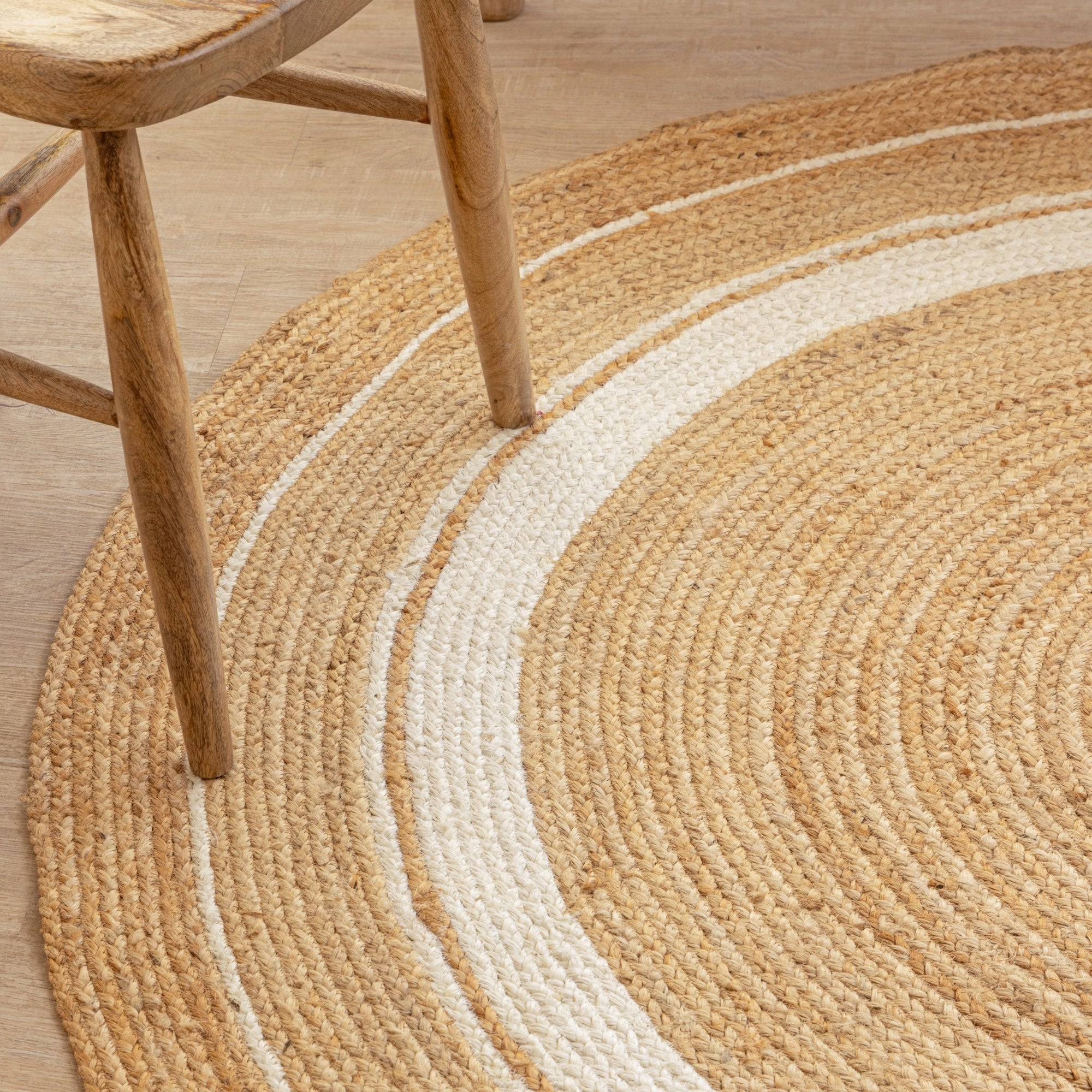 Handmade Round Jute Rug with White Scalloped Border Natural Braided Boho Area Rug For Living