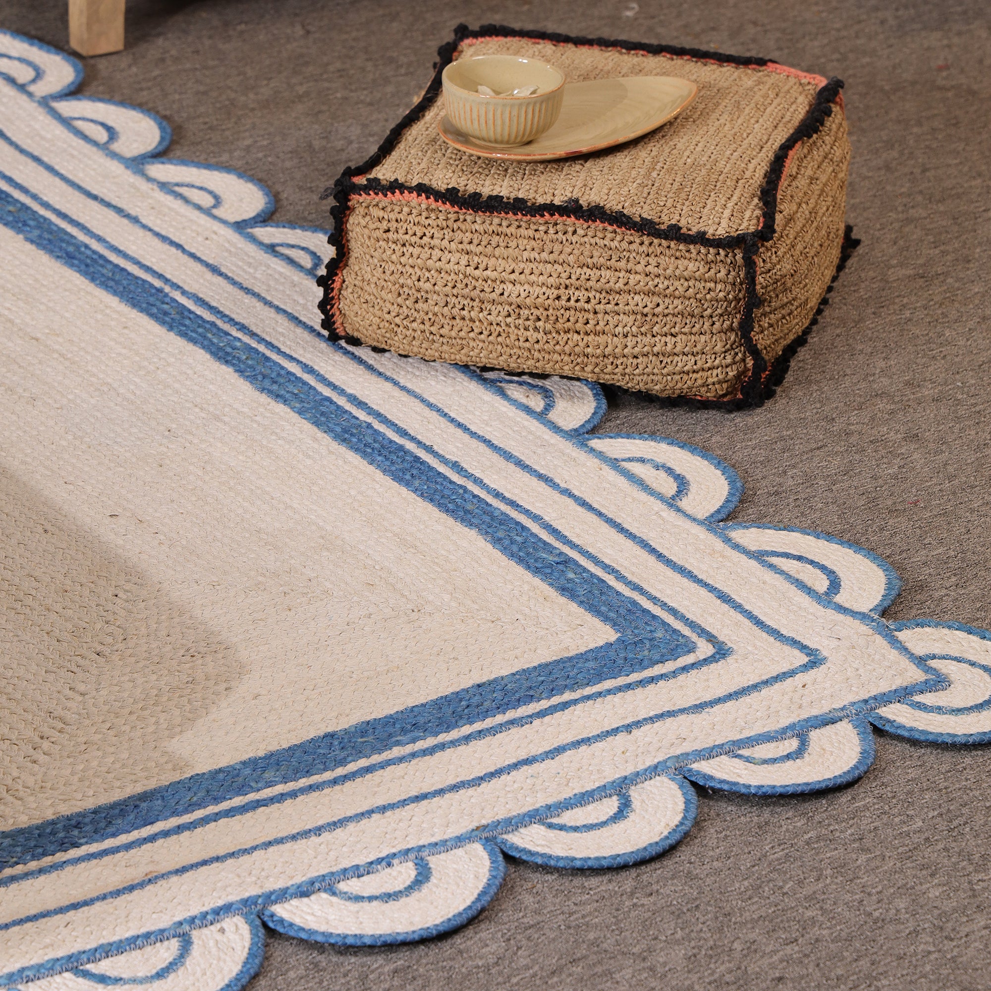 Handwoven Scalloped Border Jute Rug Natural & Blue Braided Area Rug