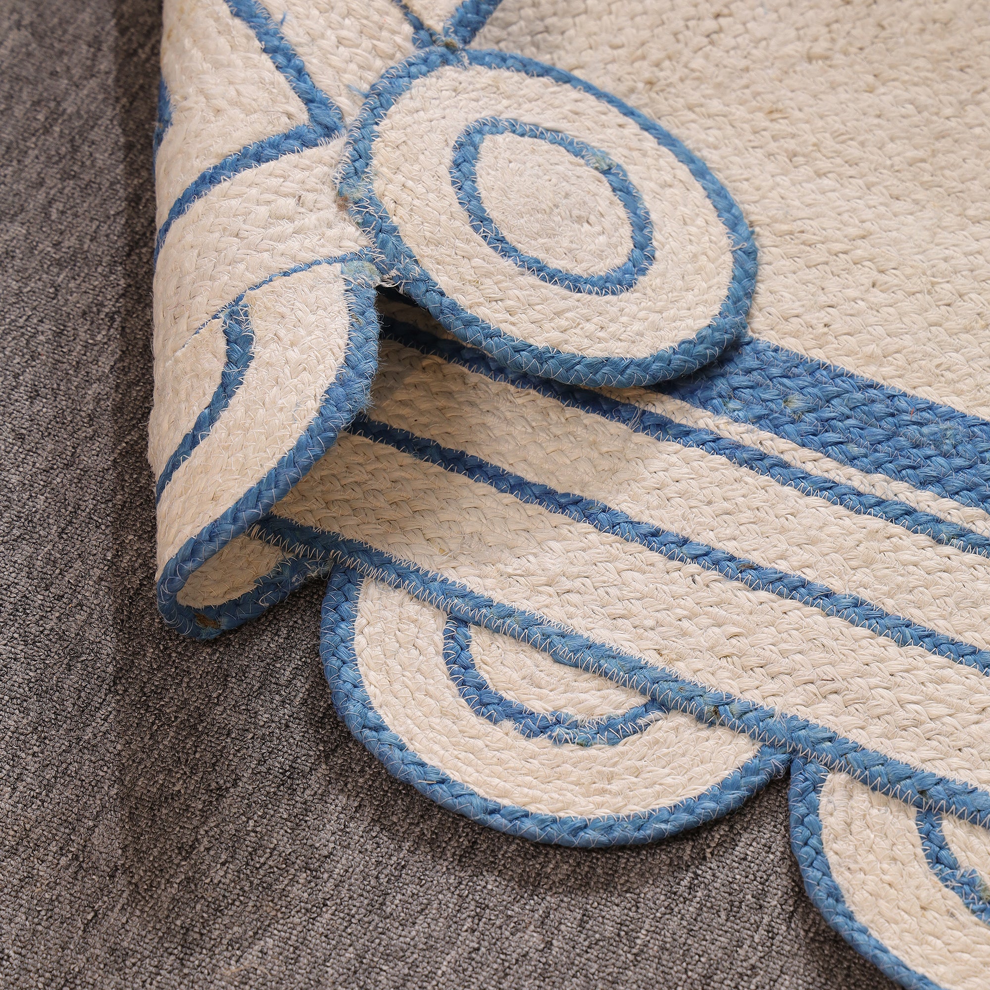Handwoven Scalloped Border Jute Rug Natural & Blue Braided Area Rug