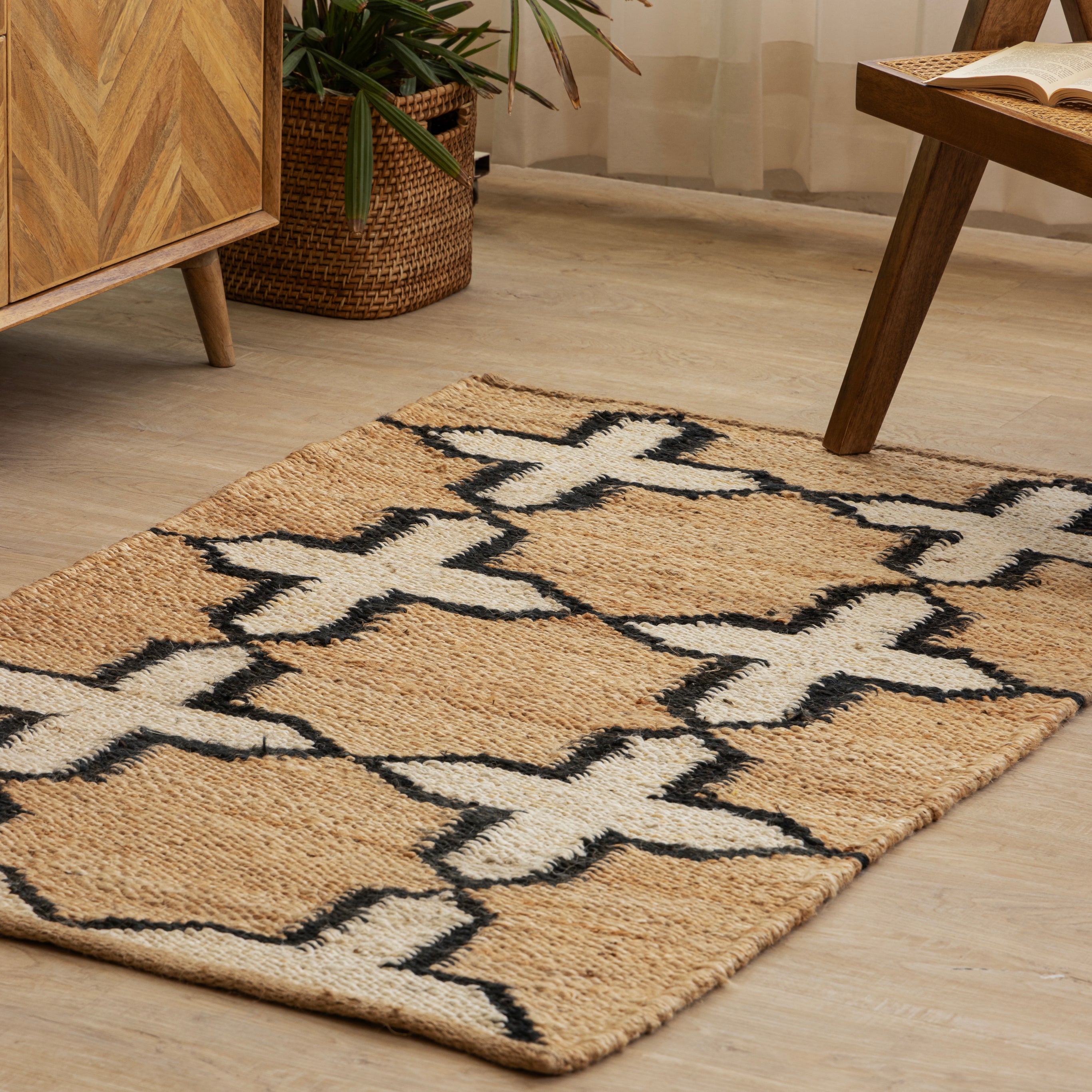 Handwoven Geometric Pattern Hemp Rug - Minimalist Black & White Flatweave