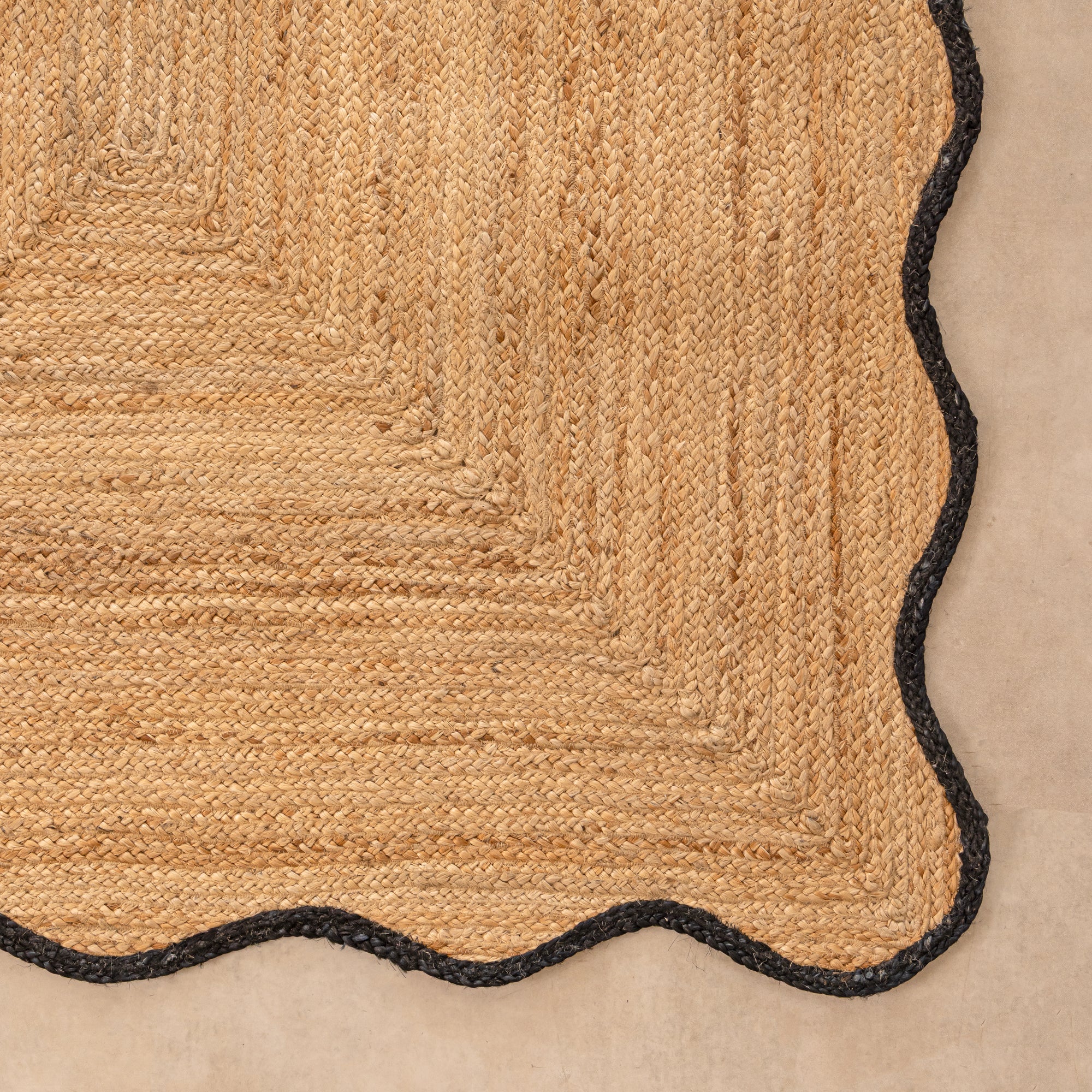 Handwoven Natural Jute Area Rug with Black Scalloped Border - Boho Scalloped Edge Braided
