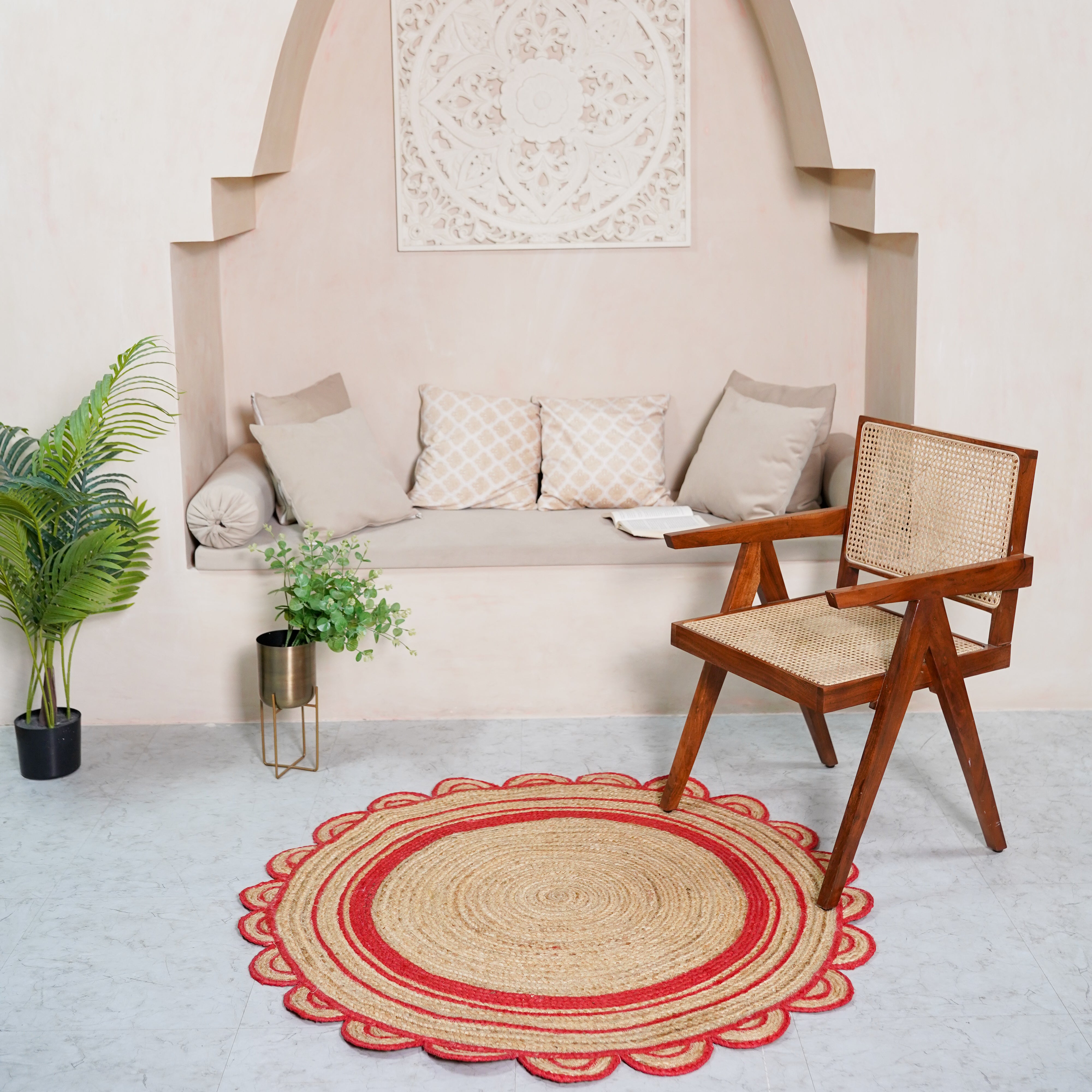 Natural Hemp Round Rug with Scalloped Edges and Hand braided Red Accents – Eco-Friendly, Handcrafted Floor Décor
