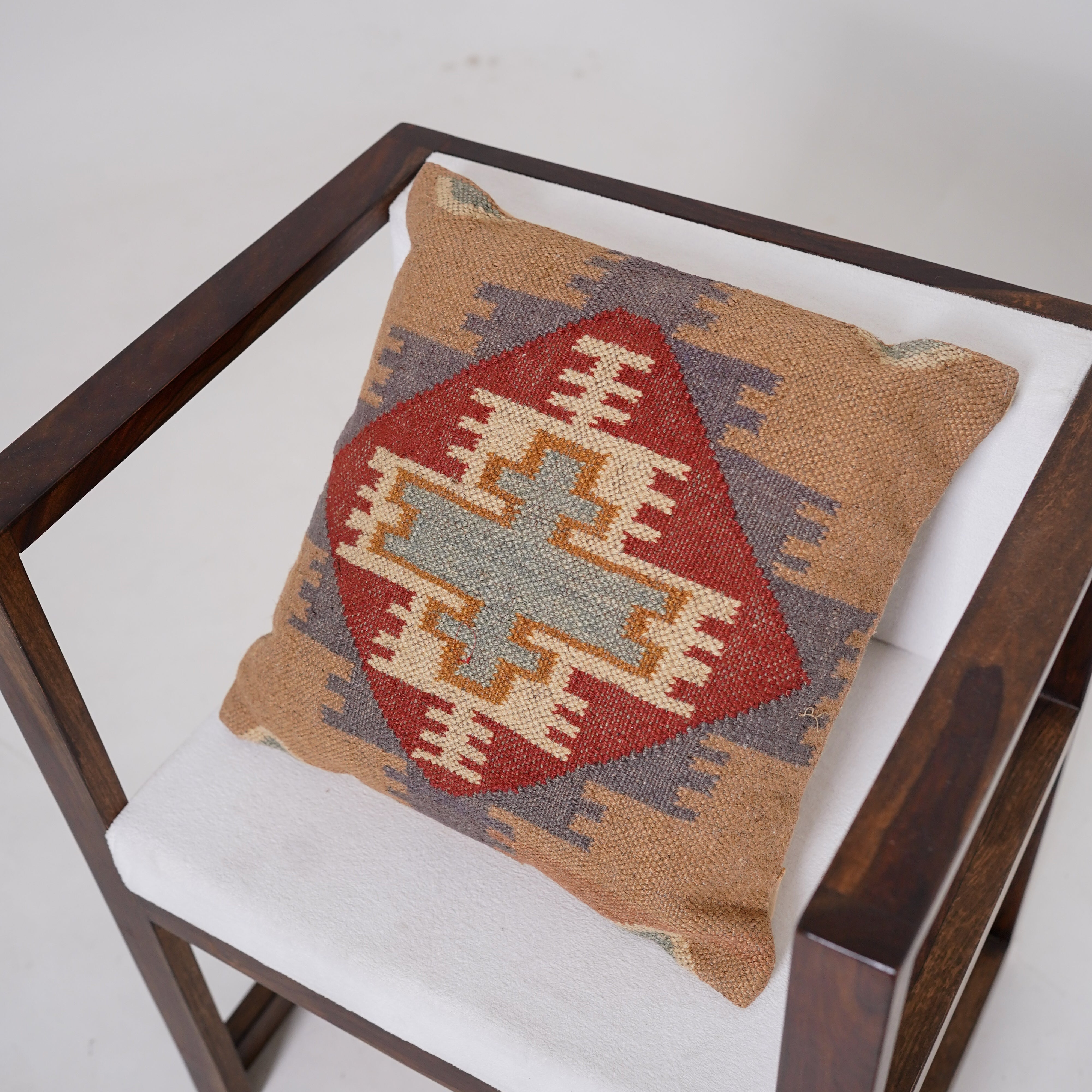Handwoven Southwestern Kilim Cushion Cover Tribal Cotton Throw Pillow Beige Boho Decorative